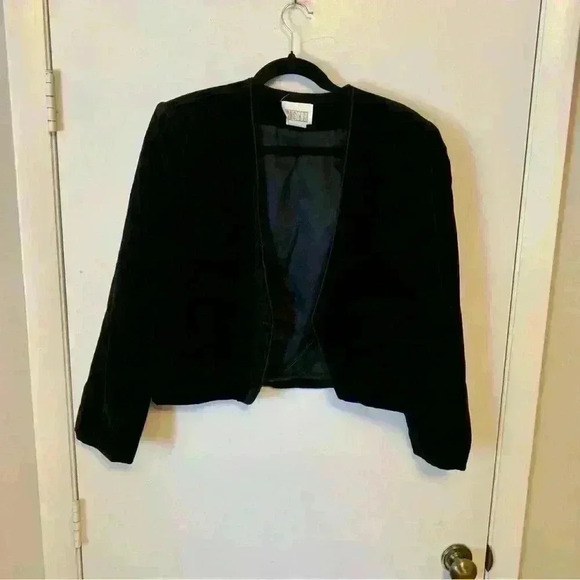 Vintage Black Velvet Cropped Jacket Size 12 *Made in USA* - Picture 1 of 8